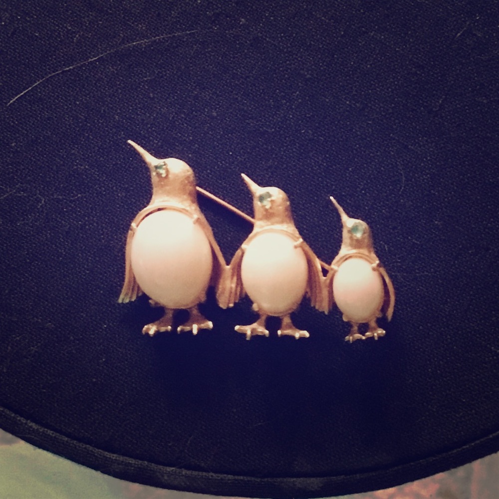 14K Vintage Brooch Angel-skinCoral Penguins EmeraldEyes